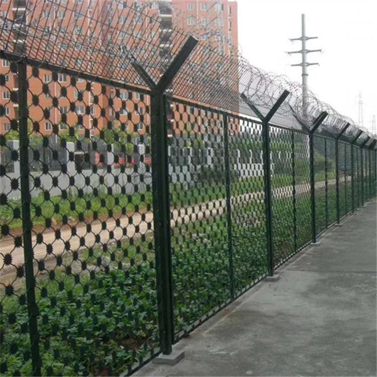 梅花刺防沖隔離網的規(guī)格及安裝案例展示